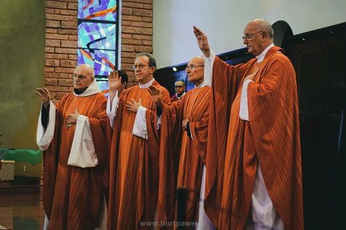 Odzież kapłańska - czym różni się humerał od pektorału?